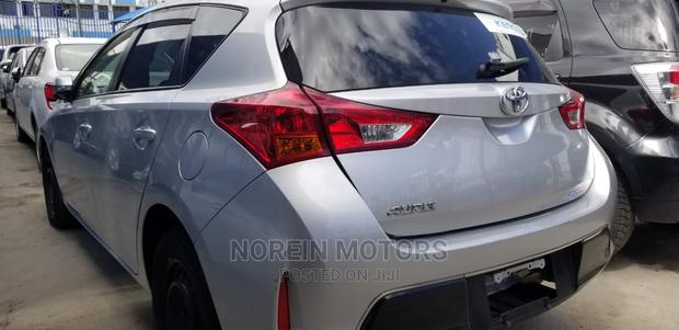 Toyota Auris 2015 Silver - thumbnail 3