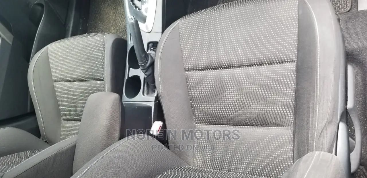 Toyota Auris 2015 Silver