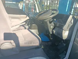 Isuzu ELF Truck 2017 White