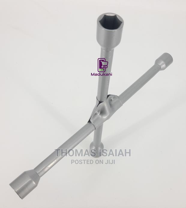 Extra Heavy Duty Reinforced 14-Inch Cross Wheel Spanner Lug - thumbnail 3