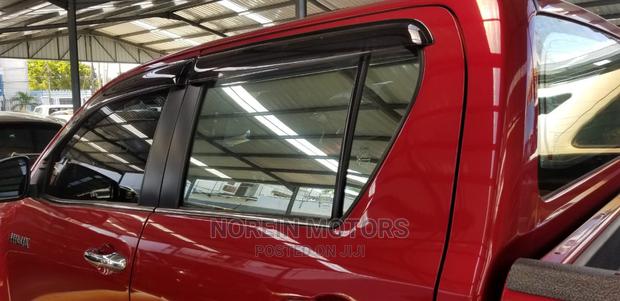 Toyota Hilux 2016 Red - thumbnail 3
