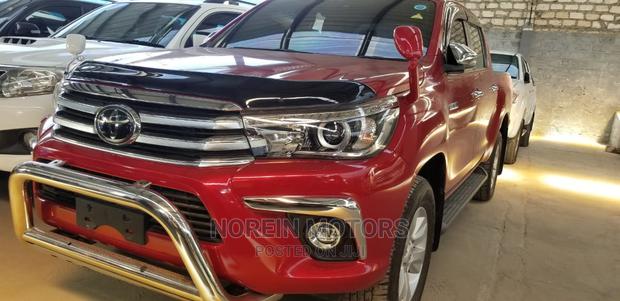 Toyota Hilux 2016 Red - thumbnail 2