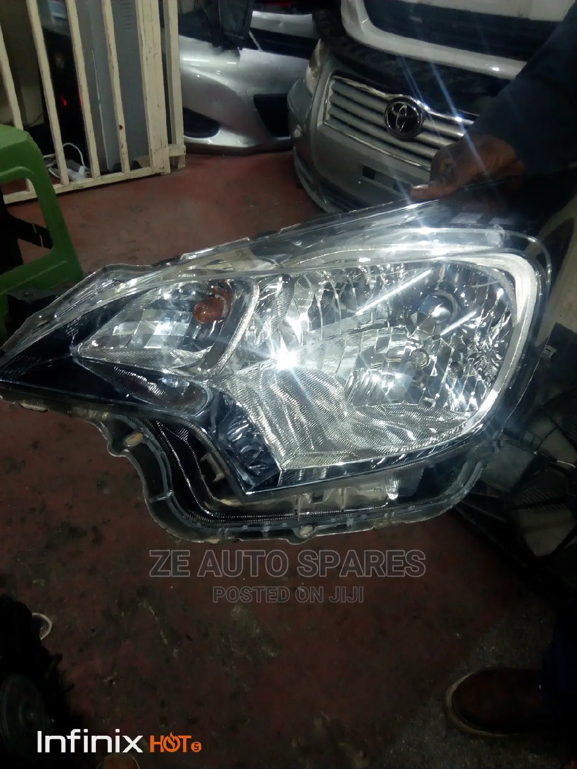 Ractis Headlight