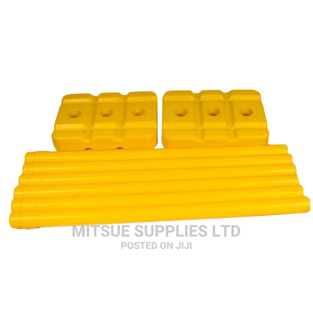 Plastic Cricket Stumps (Set Of 6 With Bails)