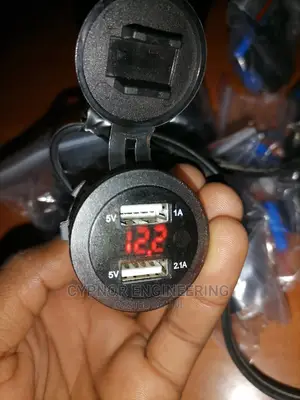 Voltage Meter With 2 Fast Chargers