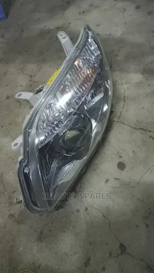 Fielder 2010 Headlight Xenon.