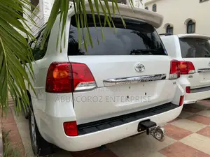 Toyota Land Cruiser 2014 4.6 V8 AX G Selection White