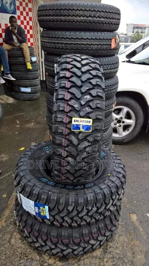 31/10.50 R15 Comfoser Tyre Is Made in China Nylon