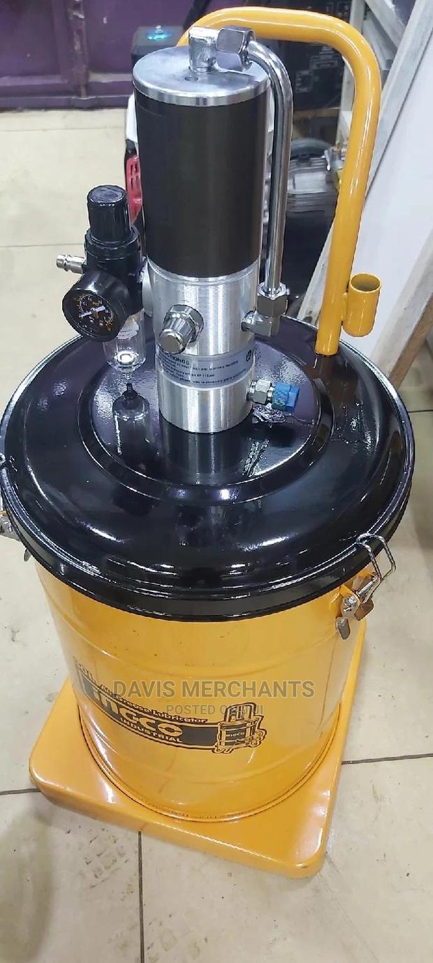Ingco 30 L Air Grease Lubricator