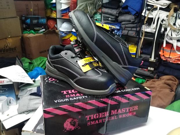 Safety Boots for Ladies - main view