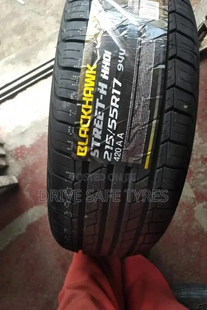 215/55 R17 Black Hawk Tyre Made in China Nylon