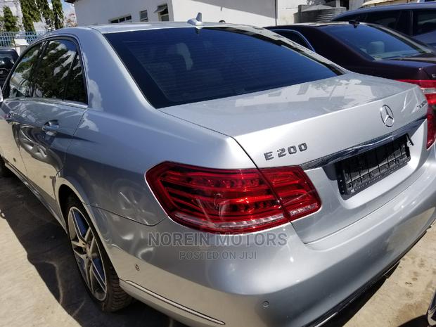 Mercedes-Benz E200 2014 Silver - thumbnail 3