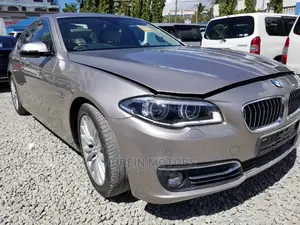 BMW 320i 2014 Gold