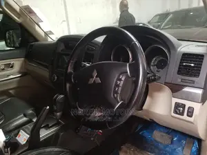 Pre-owned 2014 Mitsubishi Pajero Gold: High-Performance 4WD SUV