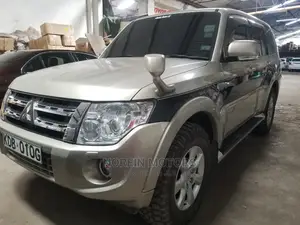 Mitsubishi Pajero 2014 Gold