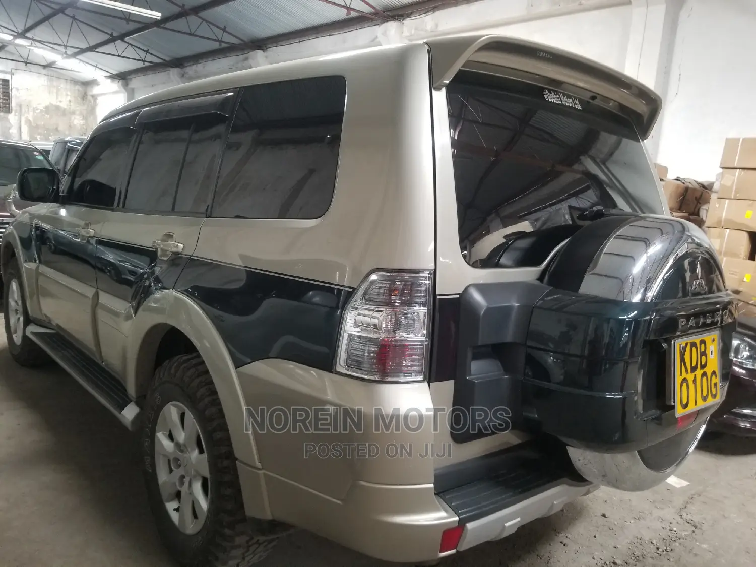 Mitsubishi Pajero 2014 Gold