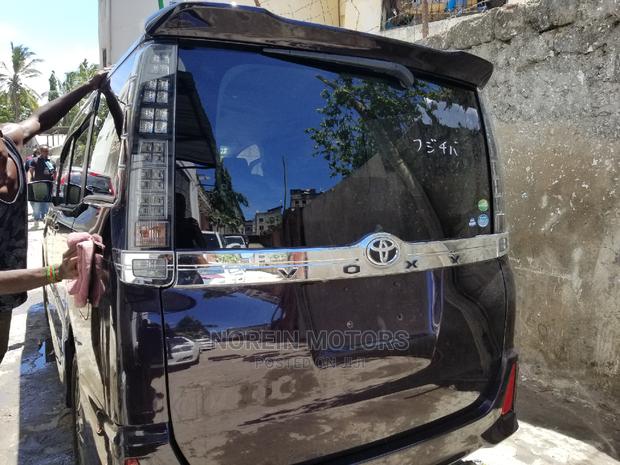 Toyota Voxy 2015 Purple - thumbnail 4