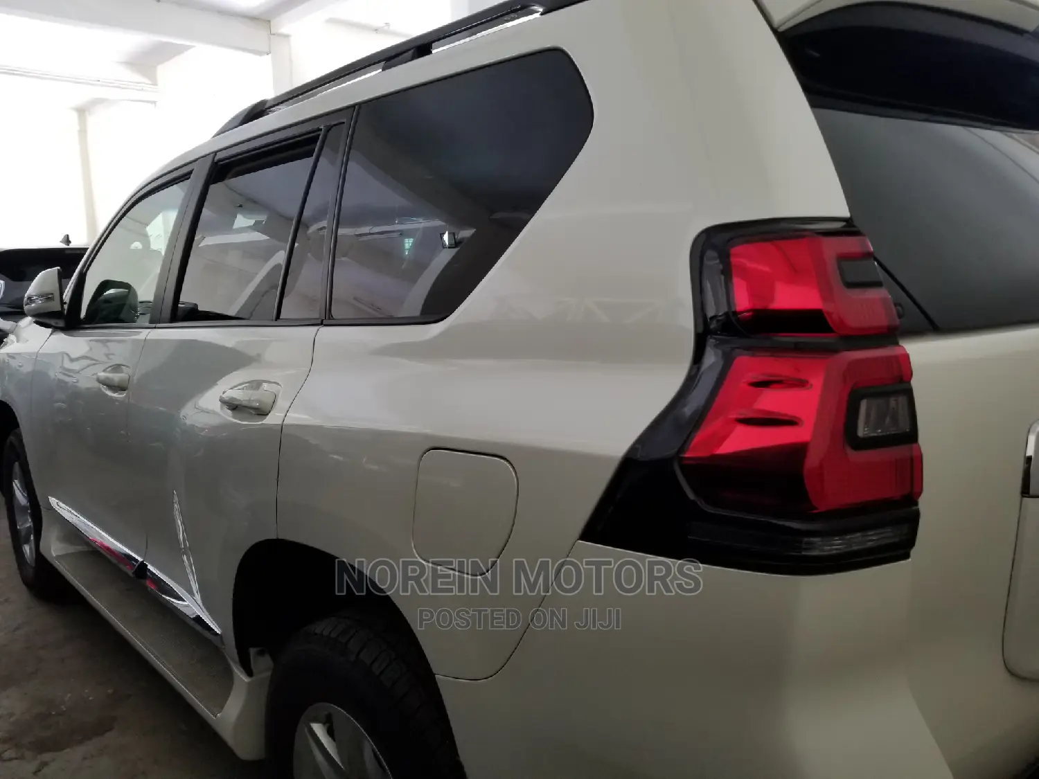 Toyota Land Cruiser Prado 2017 White