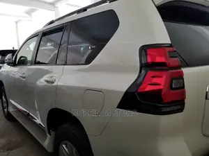 Toyota Land Cruiser Prado 2017 White