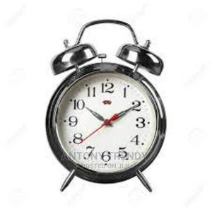 Vintage Battery Operated Analogue Clock - thumbnail 2