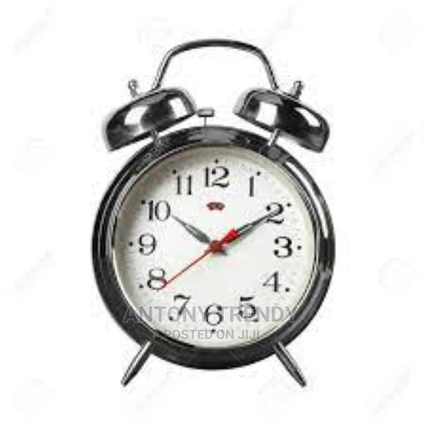 Vintage Battery Operated Analogue Clock - main view