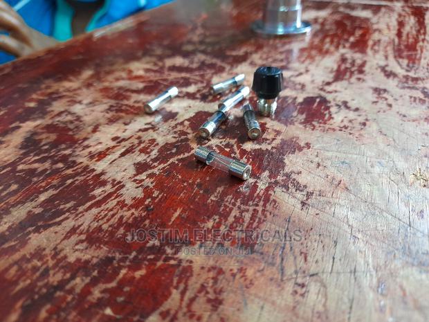 10A Fuse Circuit Breaker
