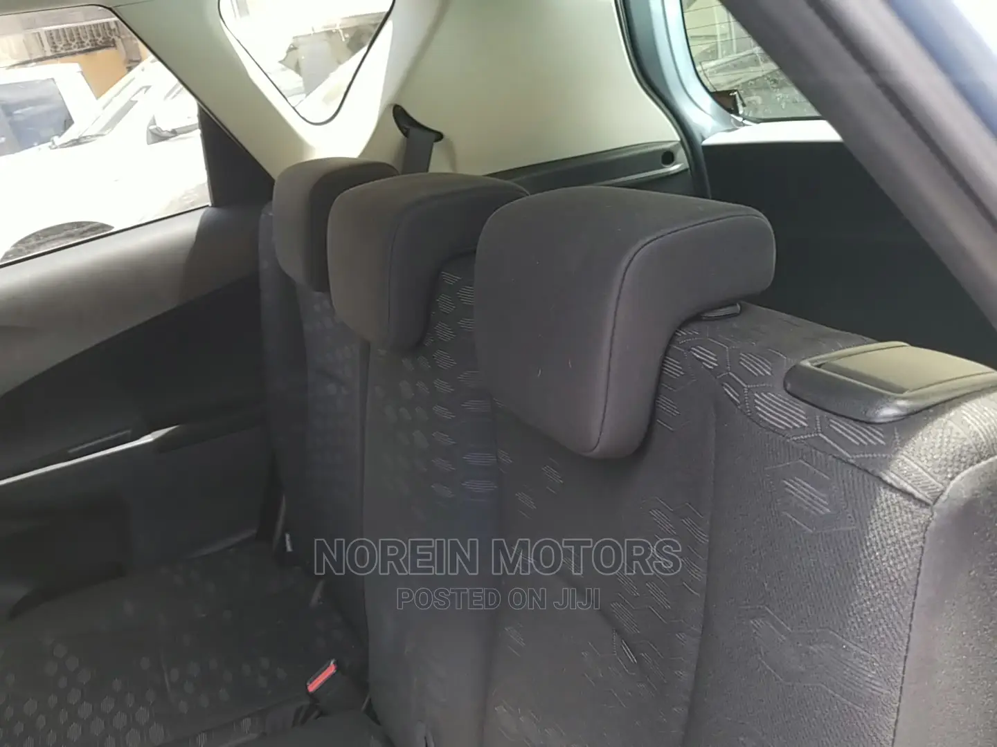 Toyota Ractis 2015