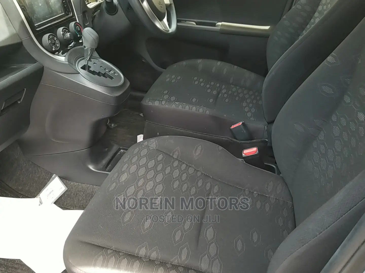 Toyota Ractis 2015