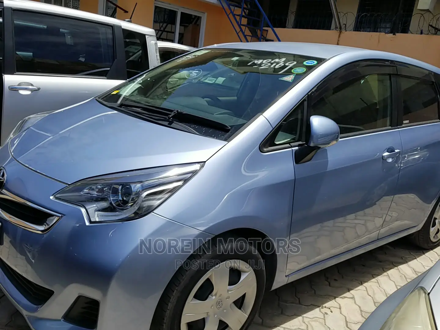 Toyota Ractis 2015