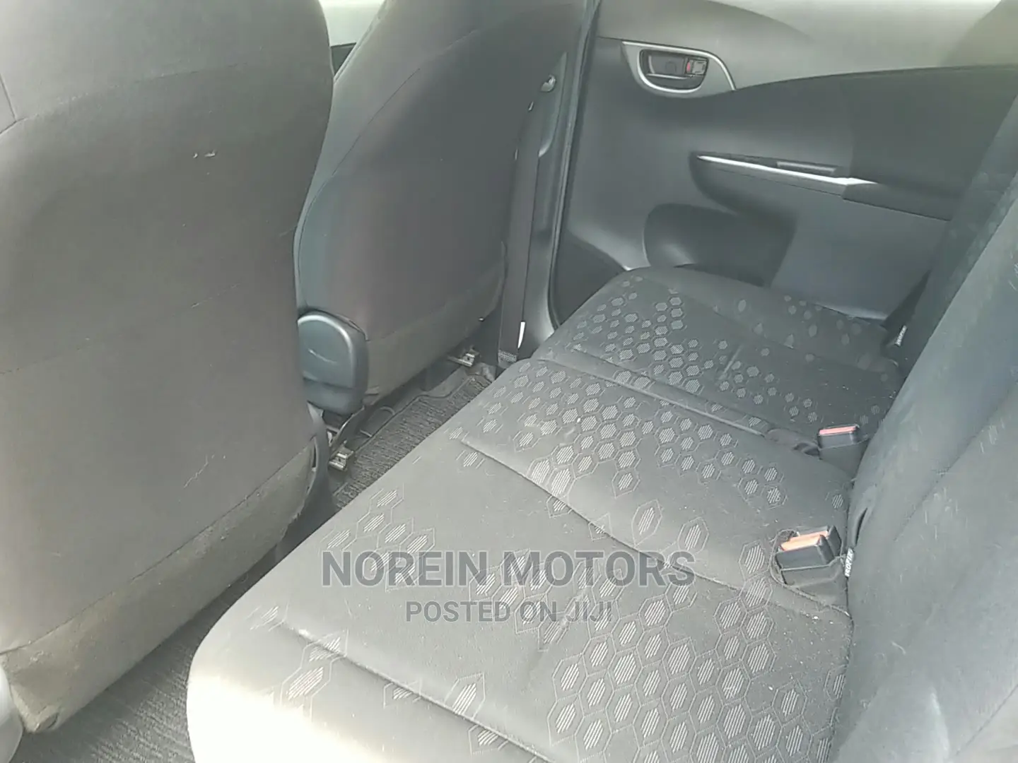 Toyota Ractis 2015