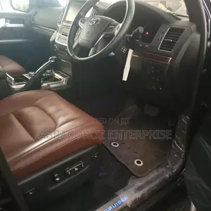 Toyota Land Cruiser 2017 4.6 V8 ZX Black