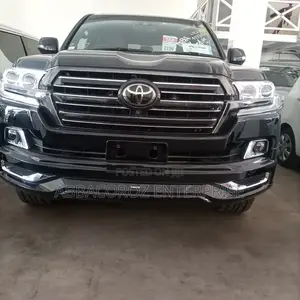 Toyota Land Cruiser 2017 4.6 V8 ZX Black