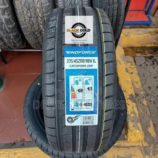 235/45 ZR18 Windforce Tyre Made in China