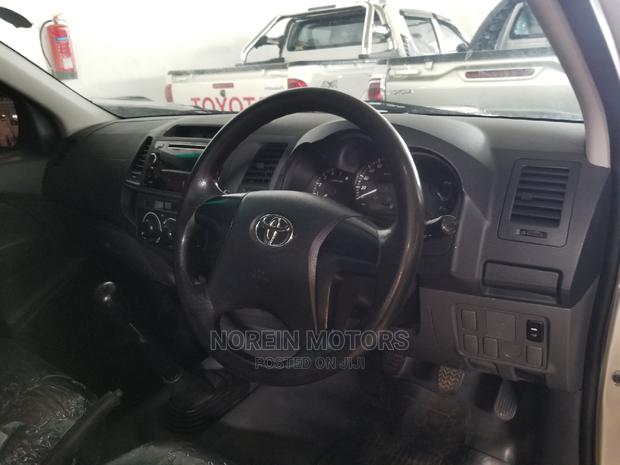 Toyota Hilux 2014 Silver - thumbnail 7