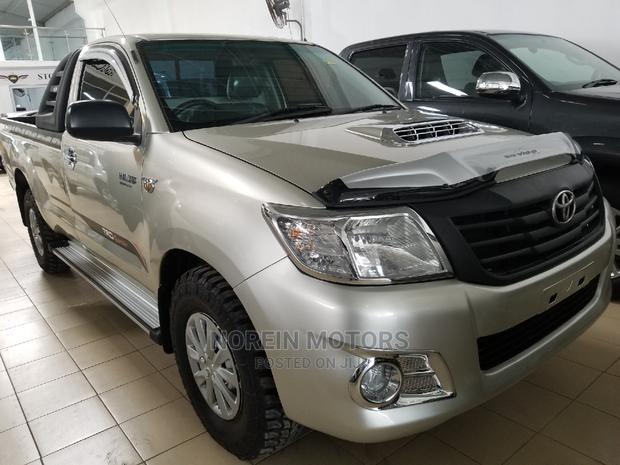 Toyota Hilux 2014 Silver - main view