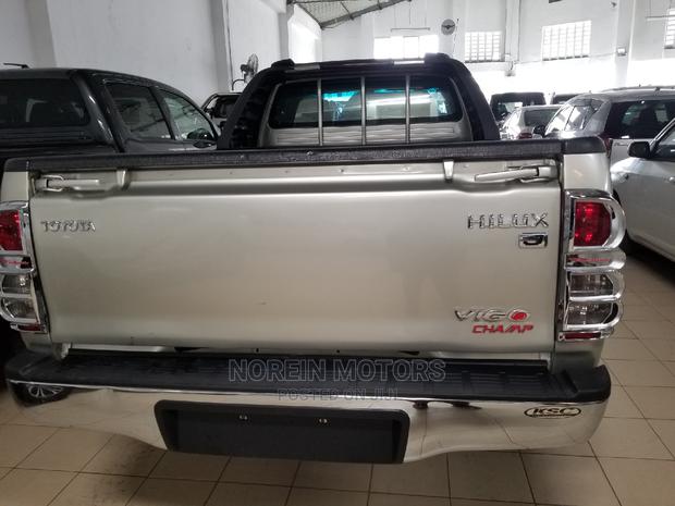 Toyota Hilux 2014 Silver - thumbnail 8