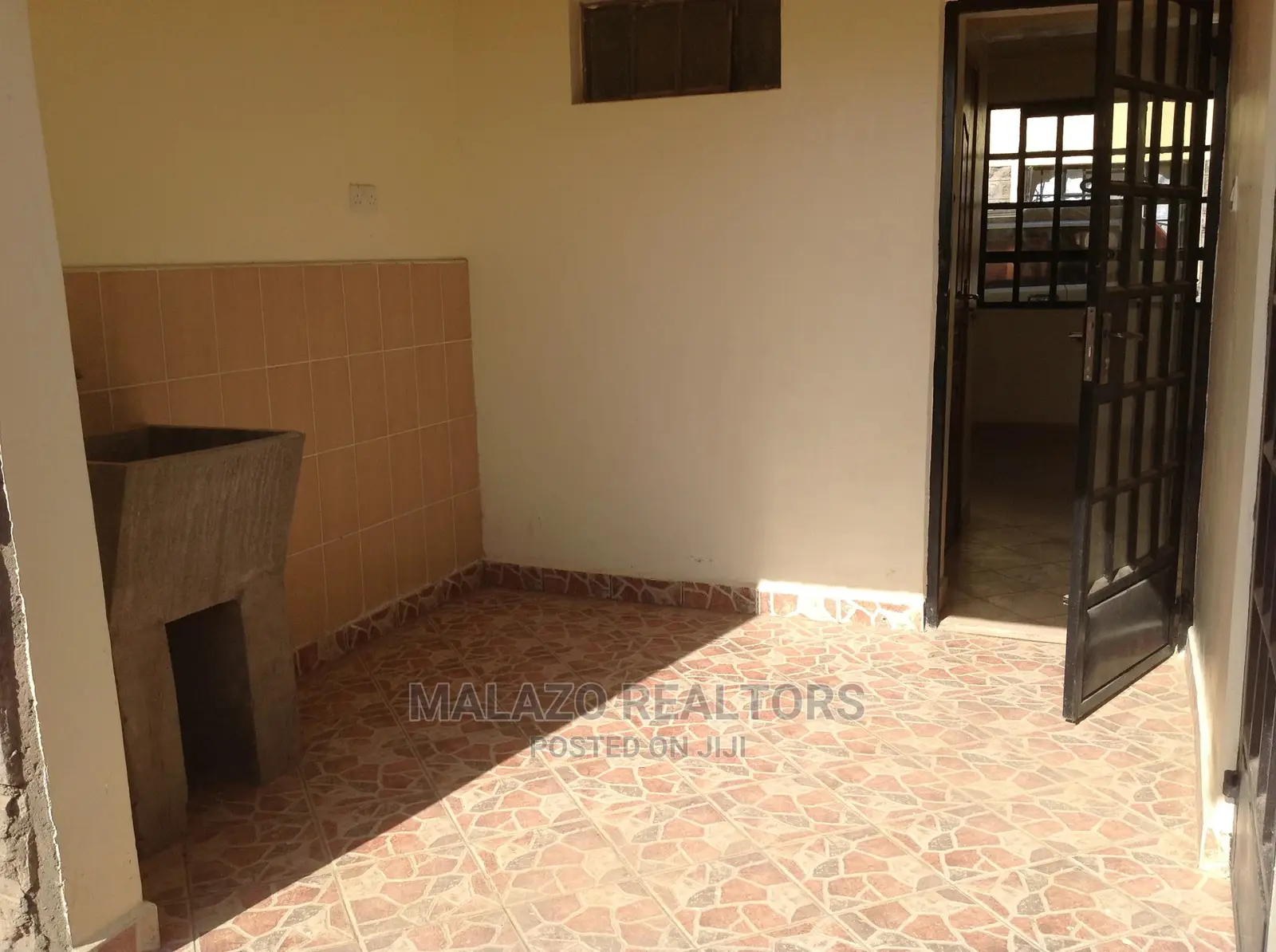 3bdrm Townhouse/Terrace in Kiungani, Gateway Mall Area for sale
