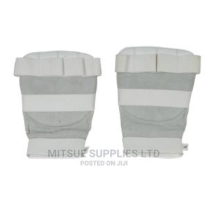 A Pair of Karate Mittens Without Thumb - thumbnail 2