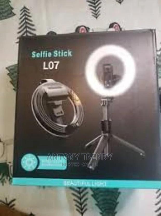 L07 Bluetooth Selfie Stick Portable 5 Inch Ring Net Red Fill - main view