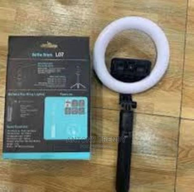 Lo7 Selfie Stick Ring Light - main view