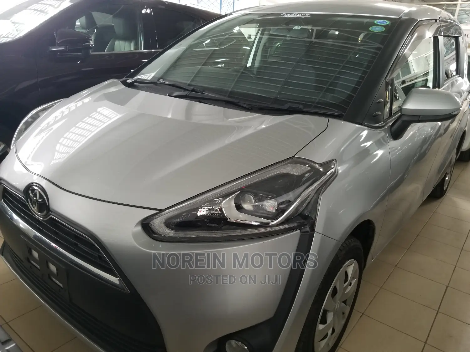Toyota Sienta 2015 Silver