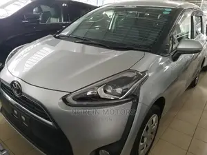 Toyota Sienta 2015 Silver