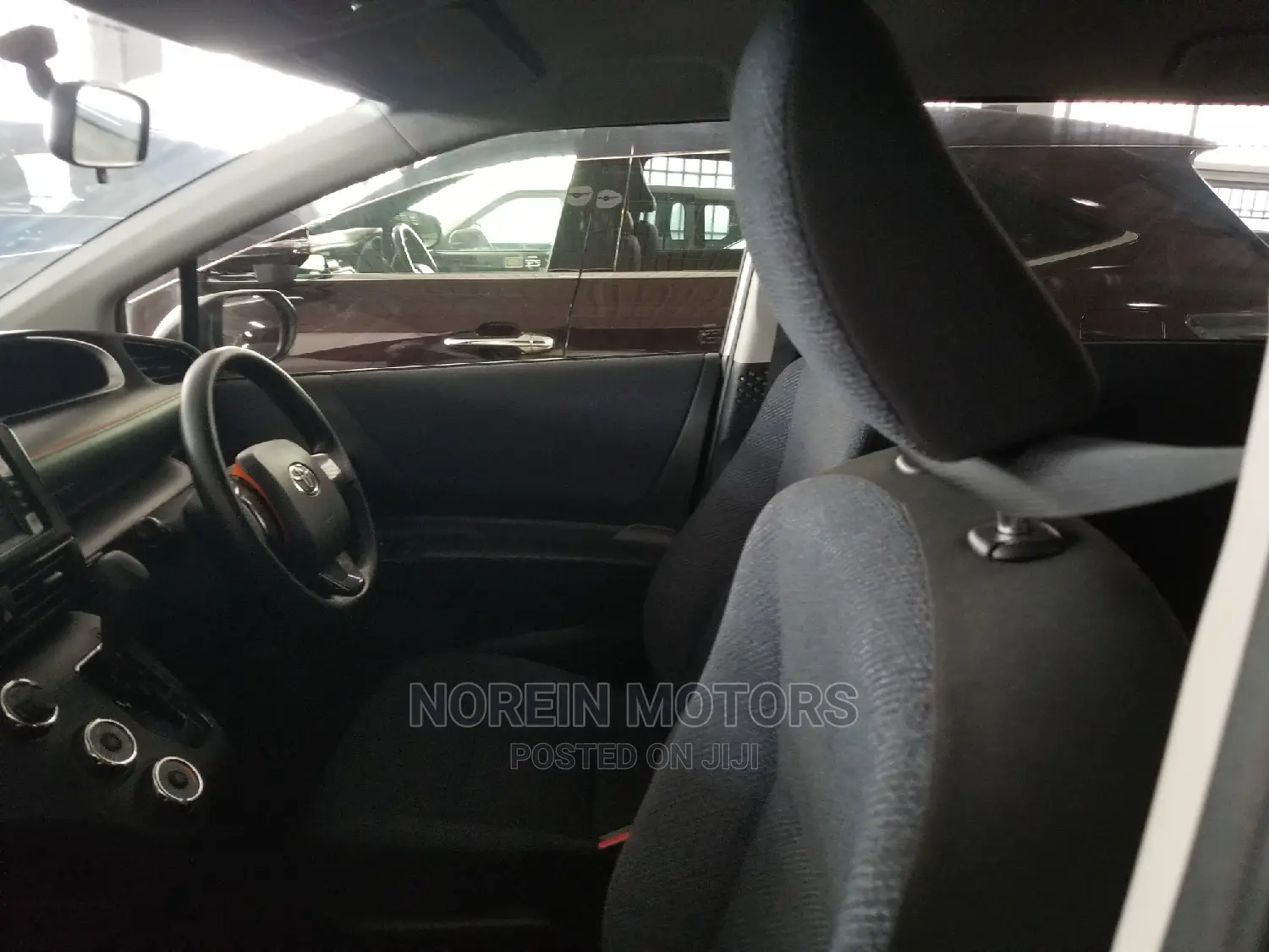Toyota Sienta 2015 Silver