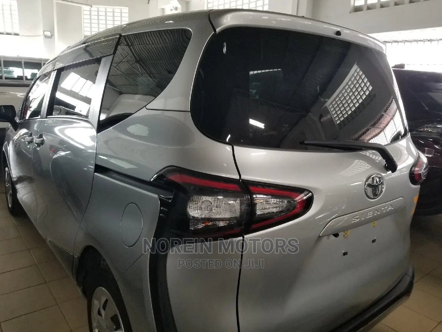 Toyota Sienta 2015 Silver