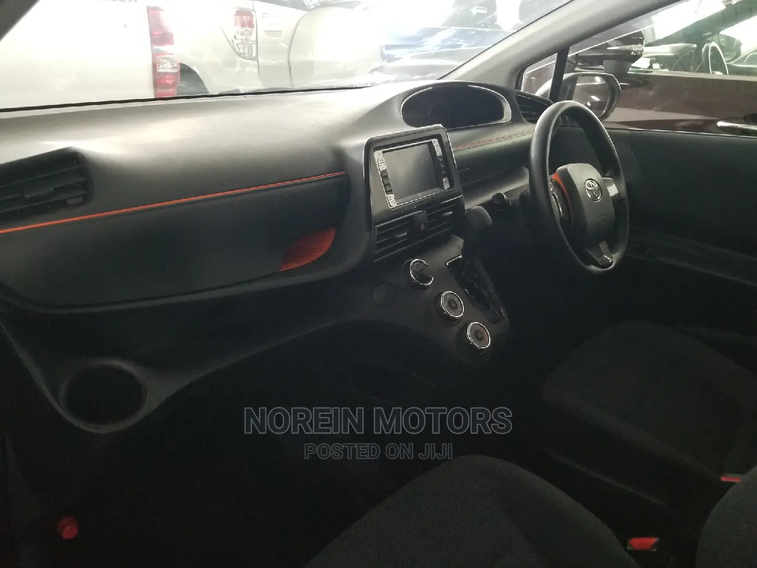 Toyota Sienta 2015 Silver