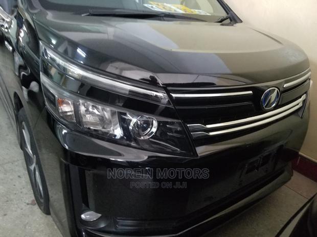 Toyota Voxy 2015 Black - thumbnail 2
