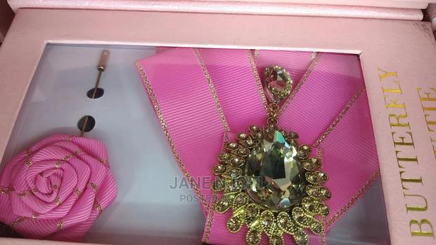 French Bowtie - main view