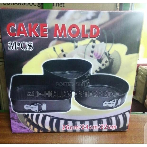 Cake Mold 3 Pieces Baking Tin. - main view
