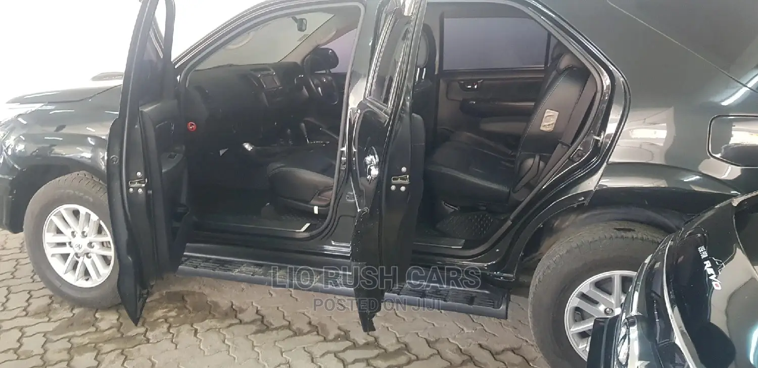 Toyota Fortuner 2014 Black