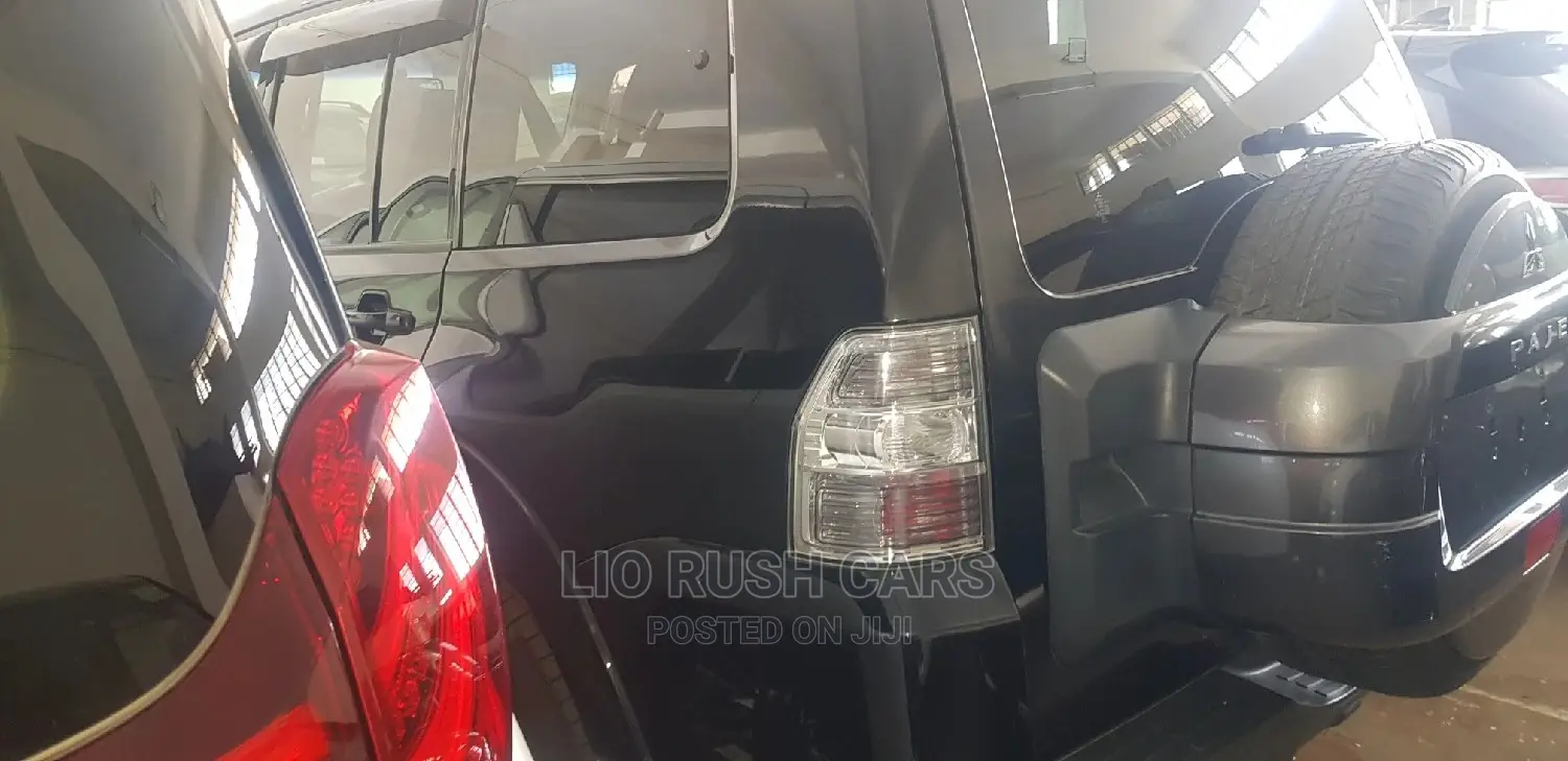 Mitsubishi Pajero 2014 Black